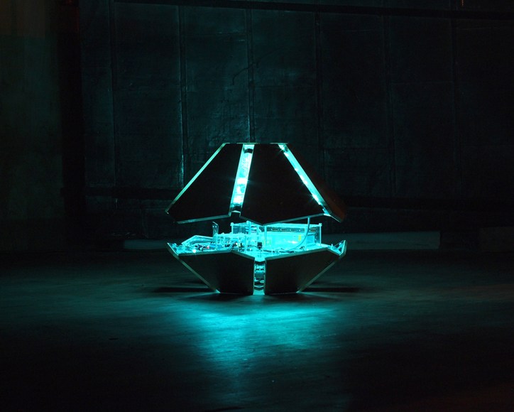 "The Shy Machine": Midway opened in the Middle Volume Position. Moderate undulations of blue-green light.