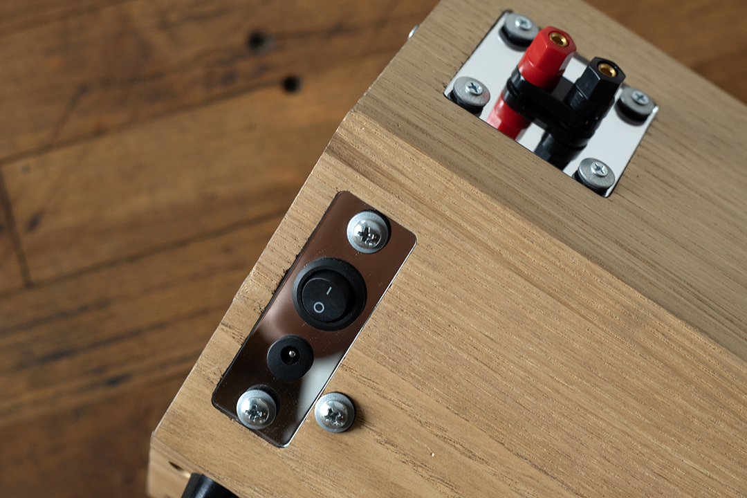Detail of the power switch and speaker wire terminals.